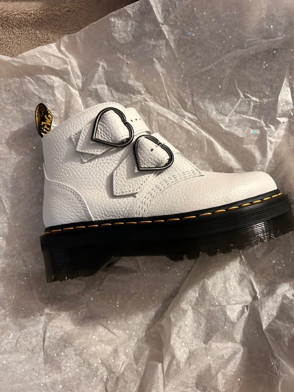 NWOB White Devon Heart Platform Boots